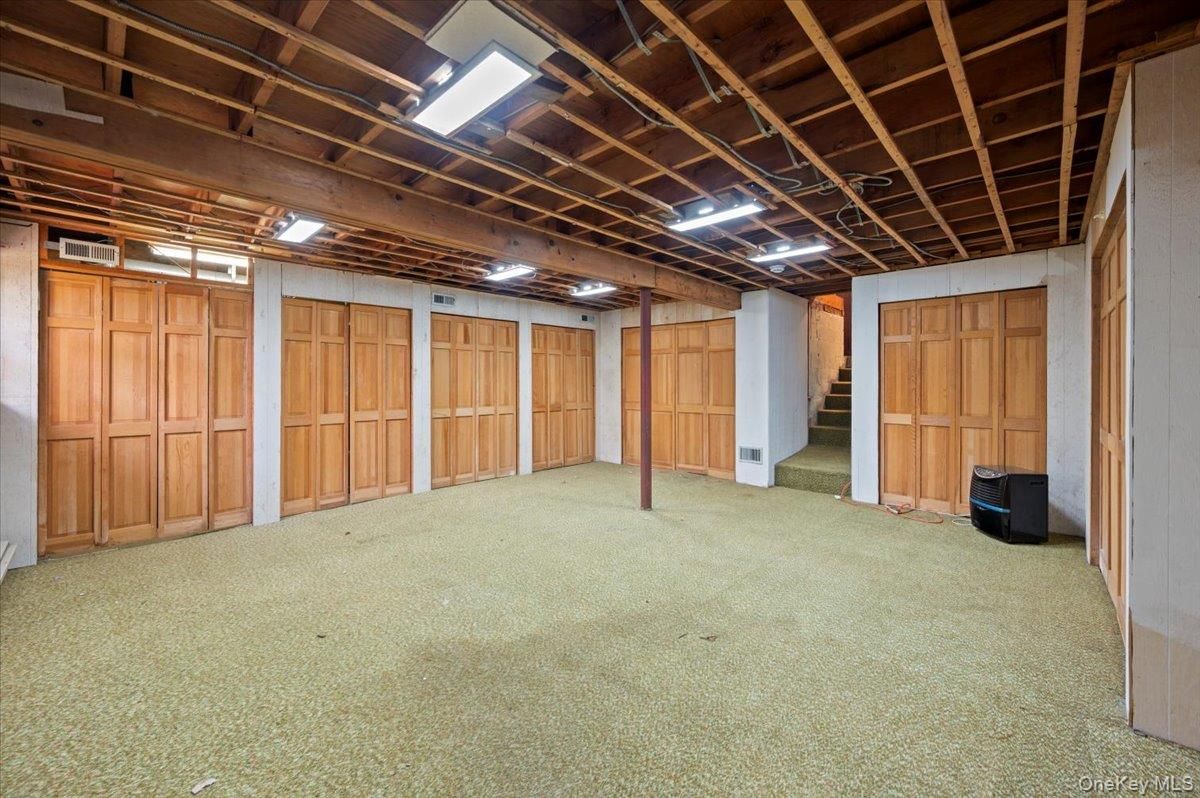 Empty room, Interior, Wooden Beams, Wooden Ceilings