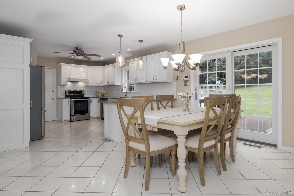 Chandelier, Dining room, Interior, Kitchen, Pendant Lights, Recessed Lighting, Stainless Steel Appliances