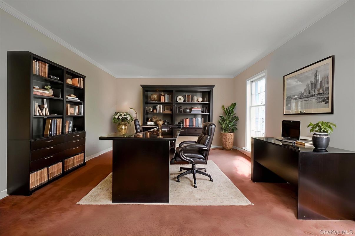 Home Office, Interior