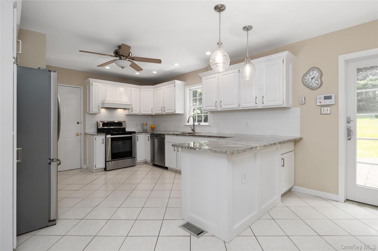 Interior, Kitchen, Pendant Lights, Recessed Lighting, Stainless Steel Appliances