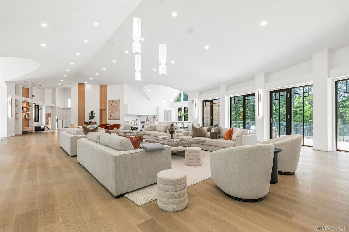 Interior, Living room, Pendant Lights, Recessed Lighting, Wood Texture Flooring