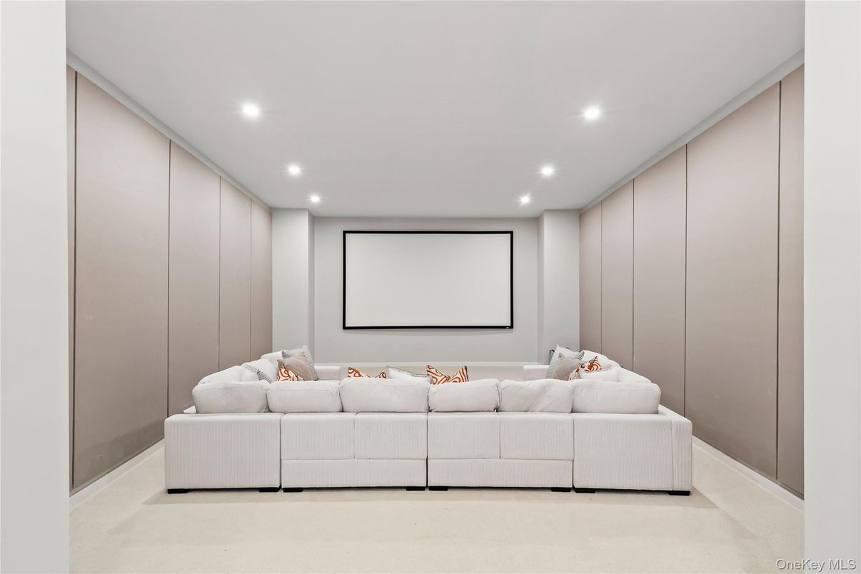 Interior, Projection Screen, Recessed Lighting, Theatre Room