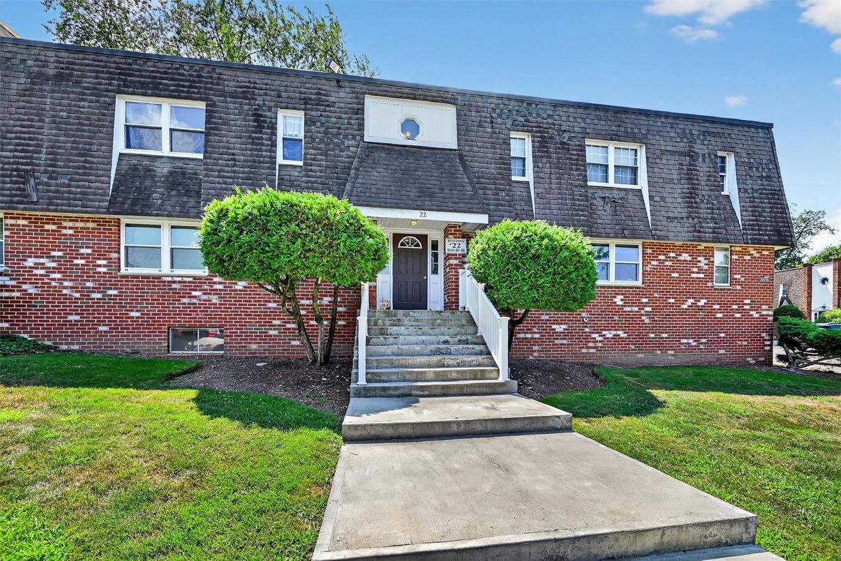 Exterior, Facade, Brick Facade, Cape Cod
