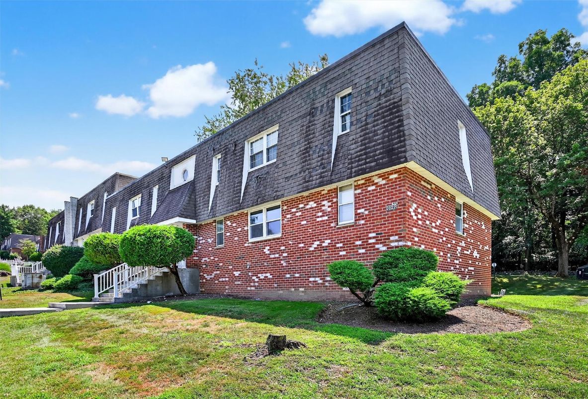 Exterior, Facade, Brick Facade, Cape Cod