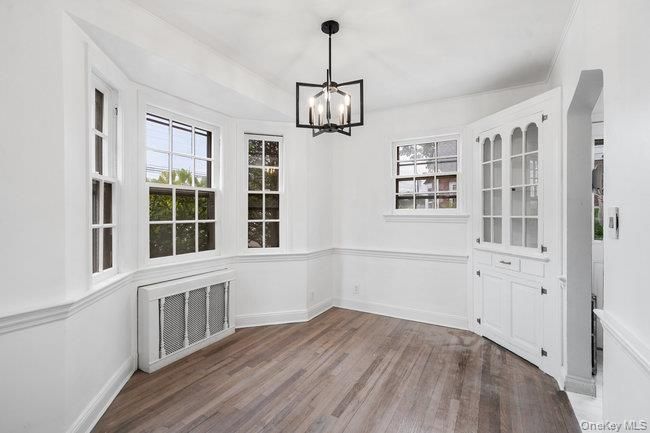 Empty room, Interior, Pendant Lights, Wood Texture Flooring