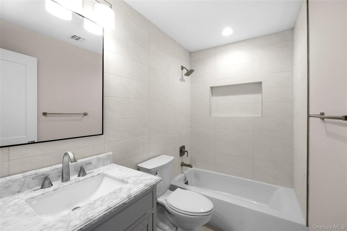 Bathroom, Interior, Recessed Lighting