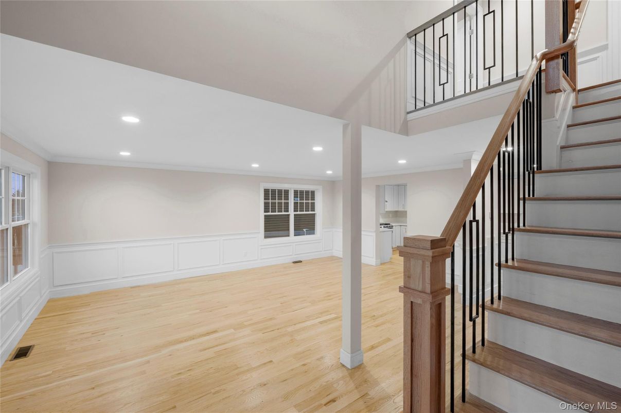 Interior, Recessed Lighting, Wood Texture Flooring