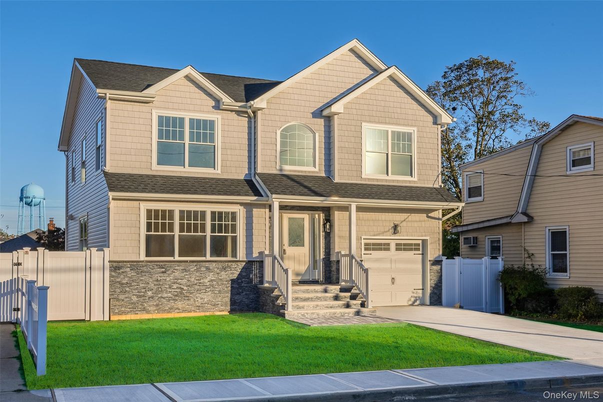 Attached, Exterior, Facade, Farmhouse