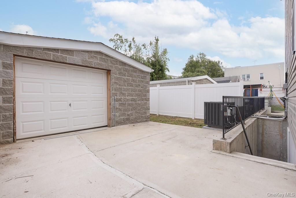 Detached Garage, Exterior