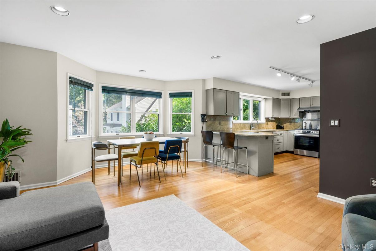 Dining room, Interior, Kitchen, Recessed Lighting, Wood Texture Flooring