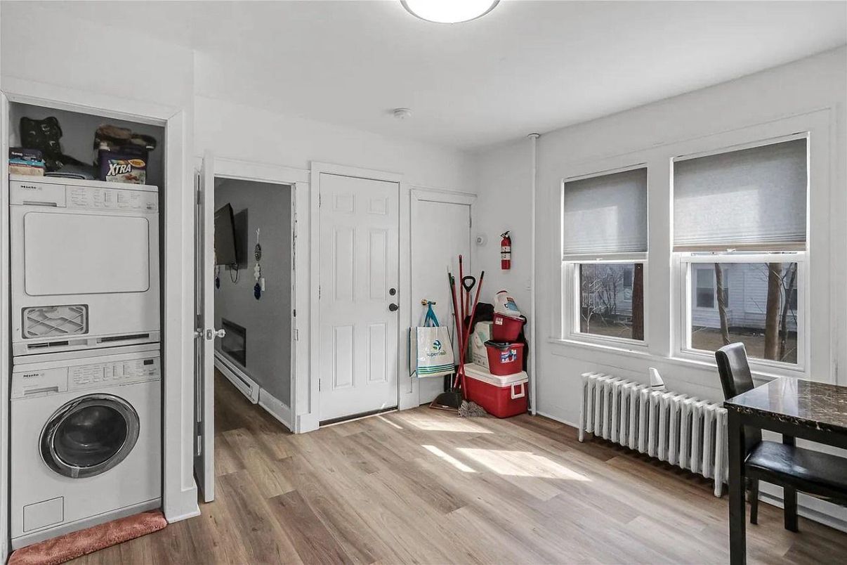 Interior, Utility Closets, Washer, Wood Texture Flooring