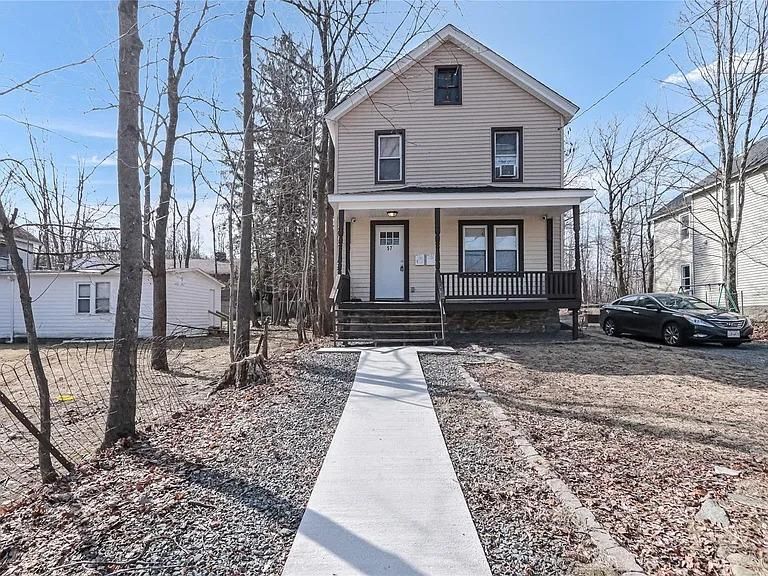 Exterior, Facade, Queen Anne Victorian