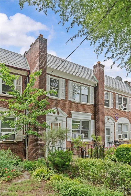 Exterior, Facade, Brick Facade, Rowhouse