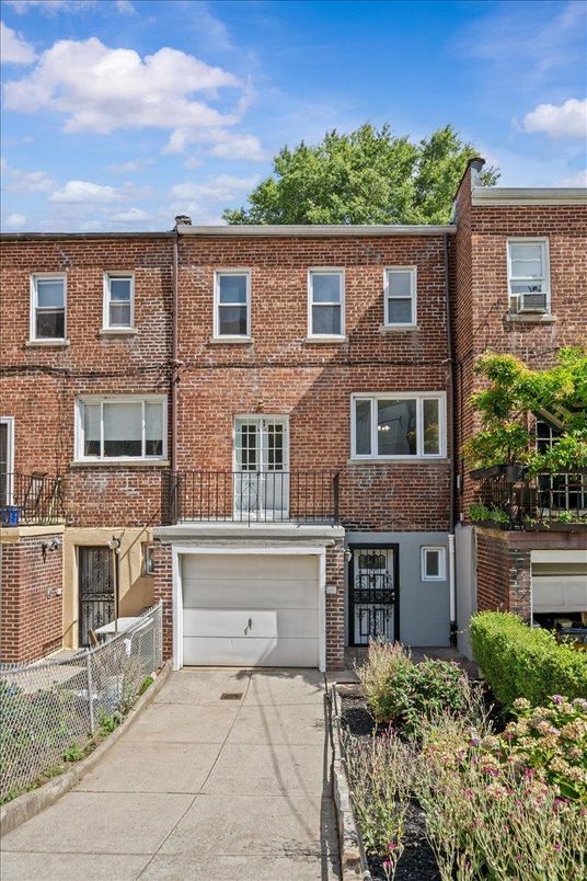 Attached, Exterior, Facade, Brick Facade, Rowhouse