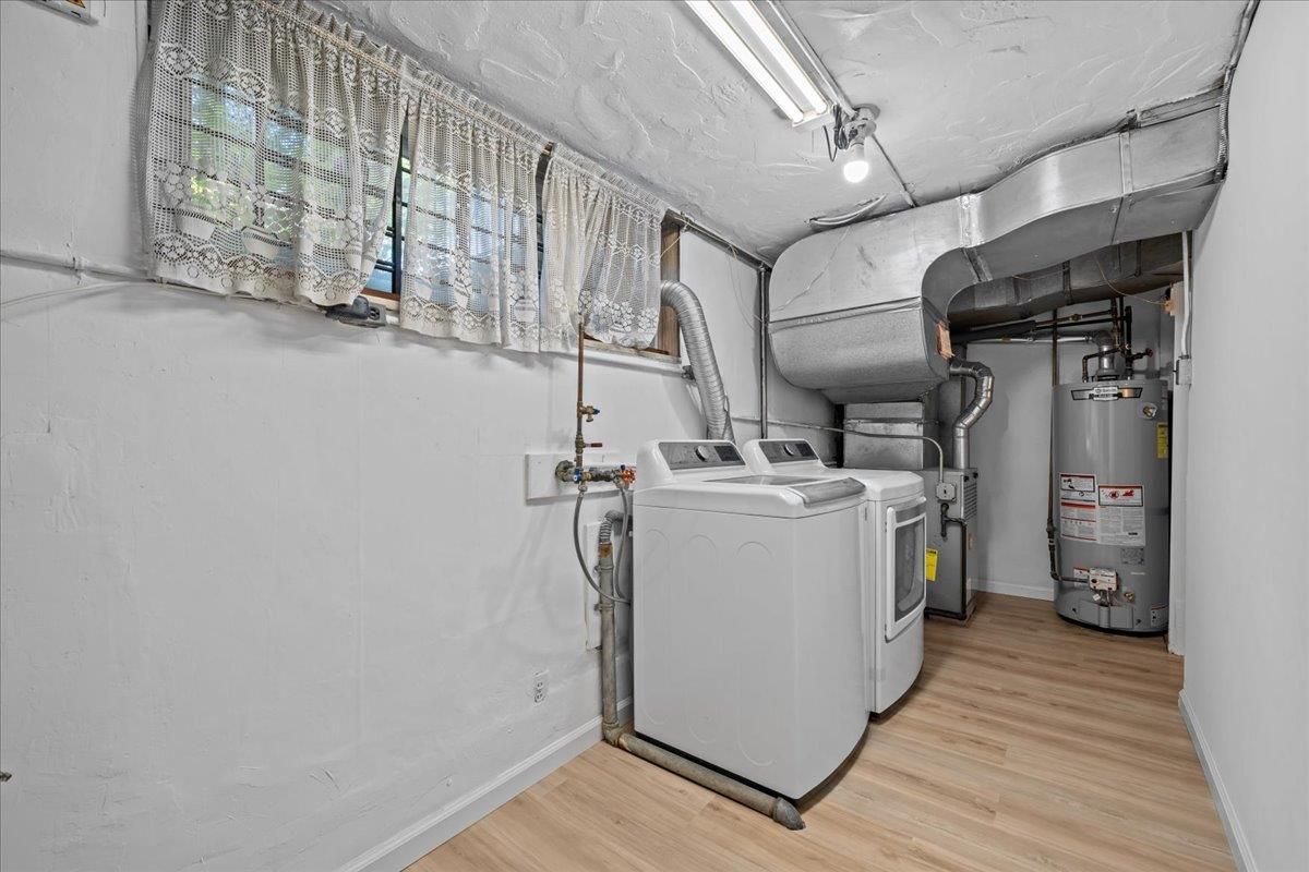 Interior, Washer, Wood Texture Flooring