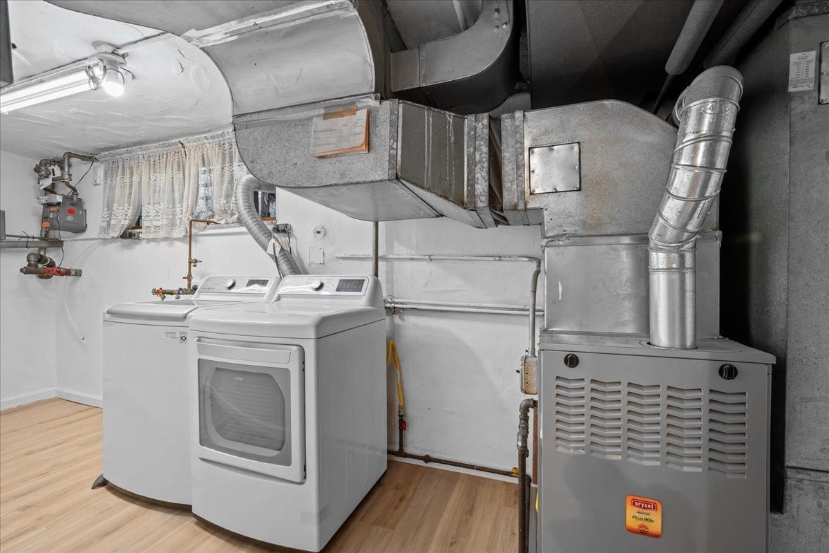 Interior, Washer, Wood Texture Flooring