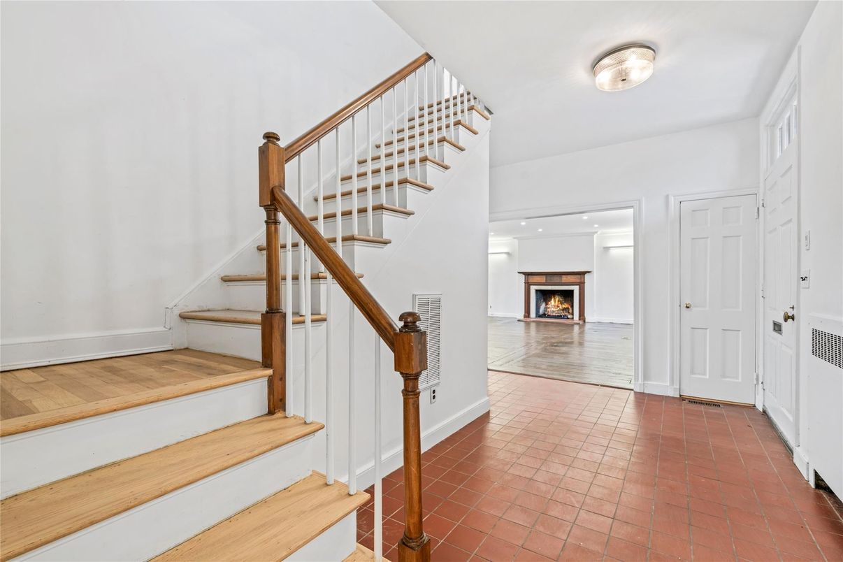 Fireplace, Interior, Recessed Lighting