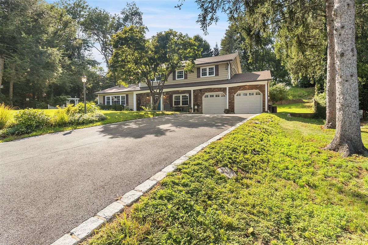 Attached, Exterior, Facade, Cape Cod