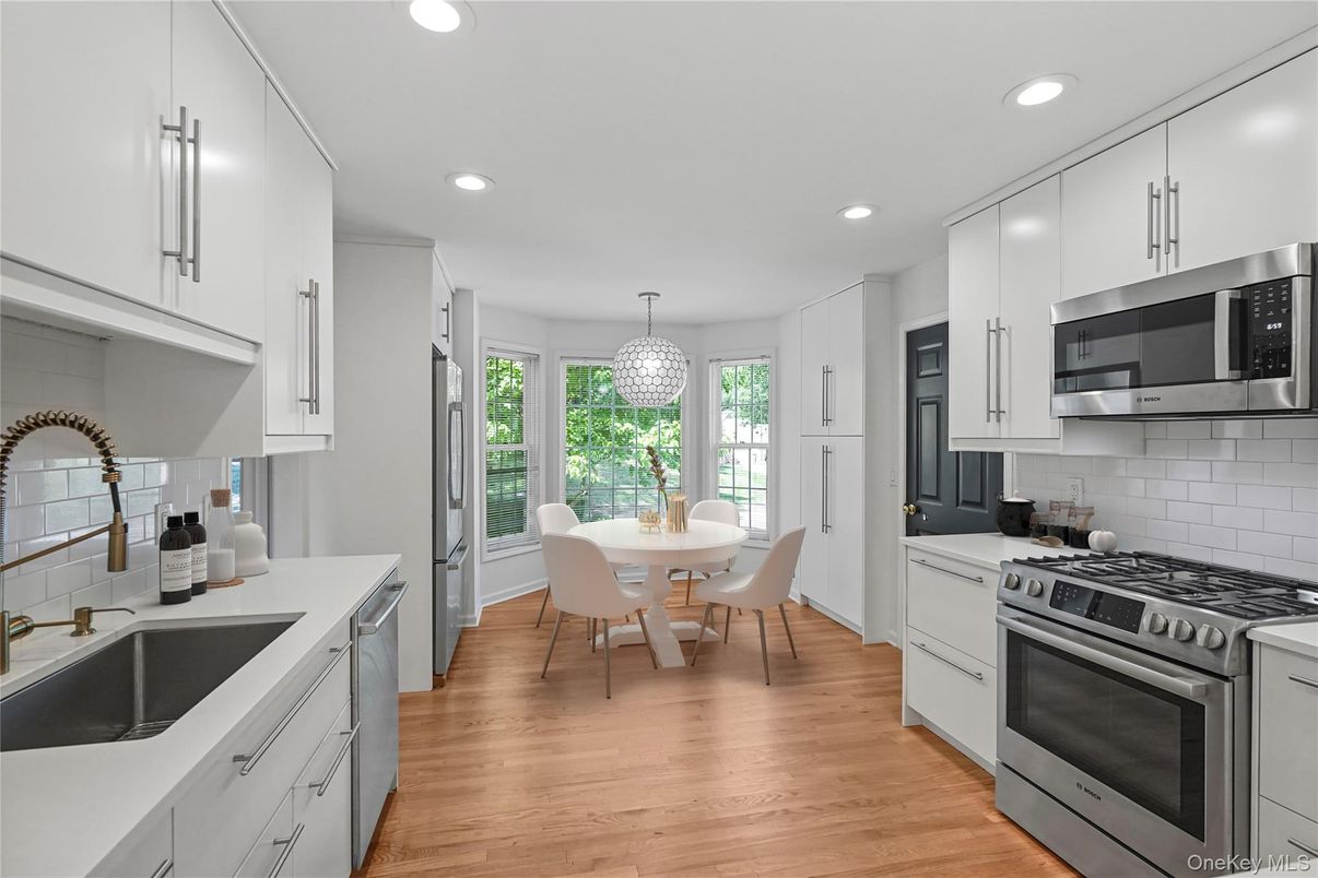 Chandelier, Dining room, Interior, Kitchen, Recessed Lighting, Stainless Steel Appliances, Wood Texture Flooring