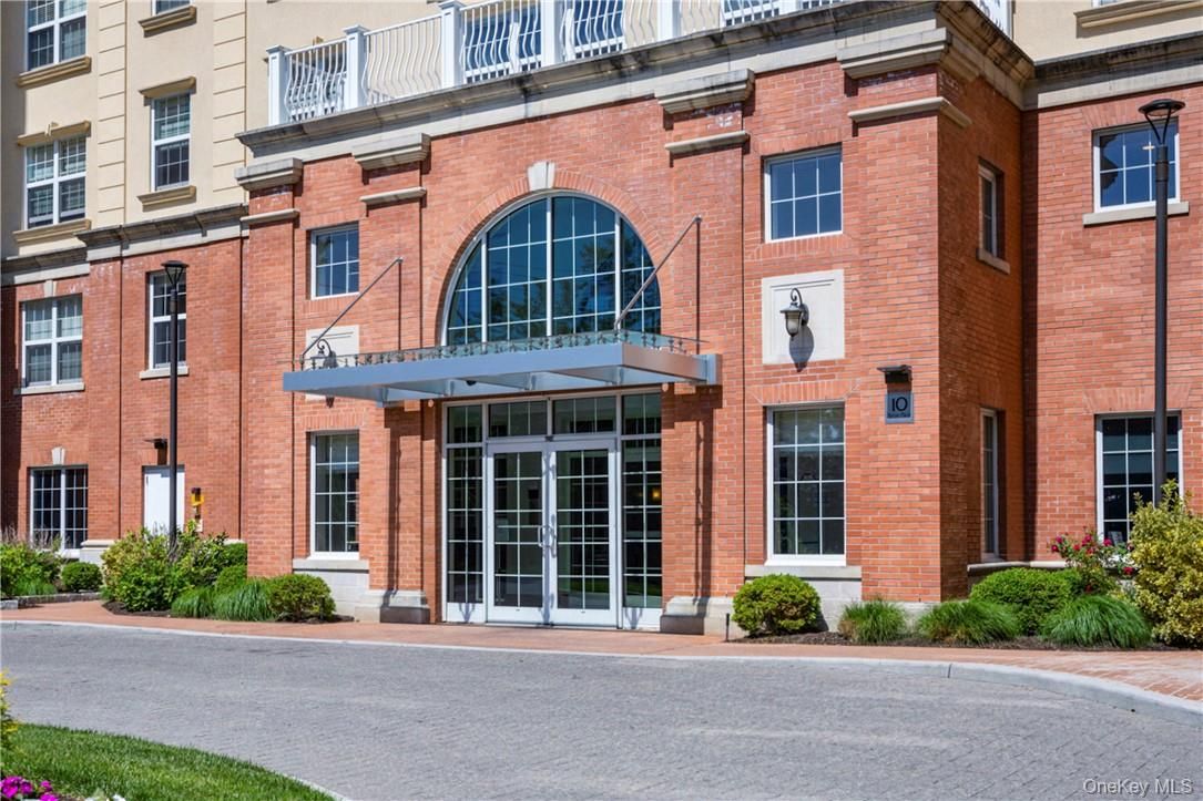 Exterior, Facade, Brick Facade, Rowhouse