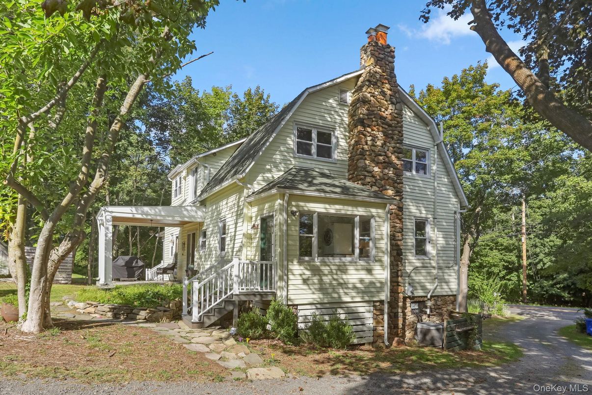 Exterior, Facade, Queen Anne Victorian