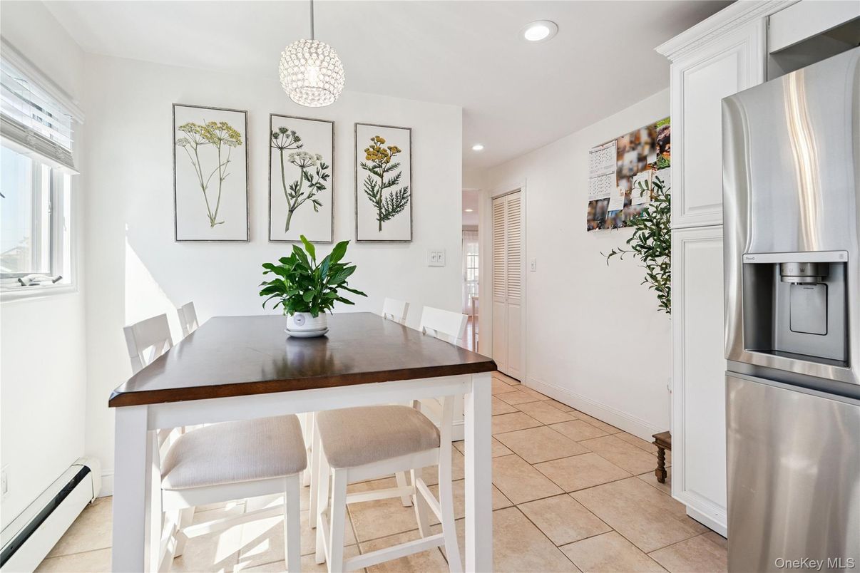 Dining room, Interior, Kitchen, Pendant Lights, Recessed Lighting, Stainless Steel Appliances