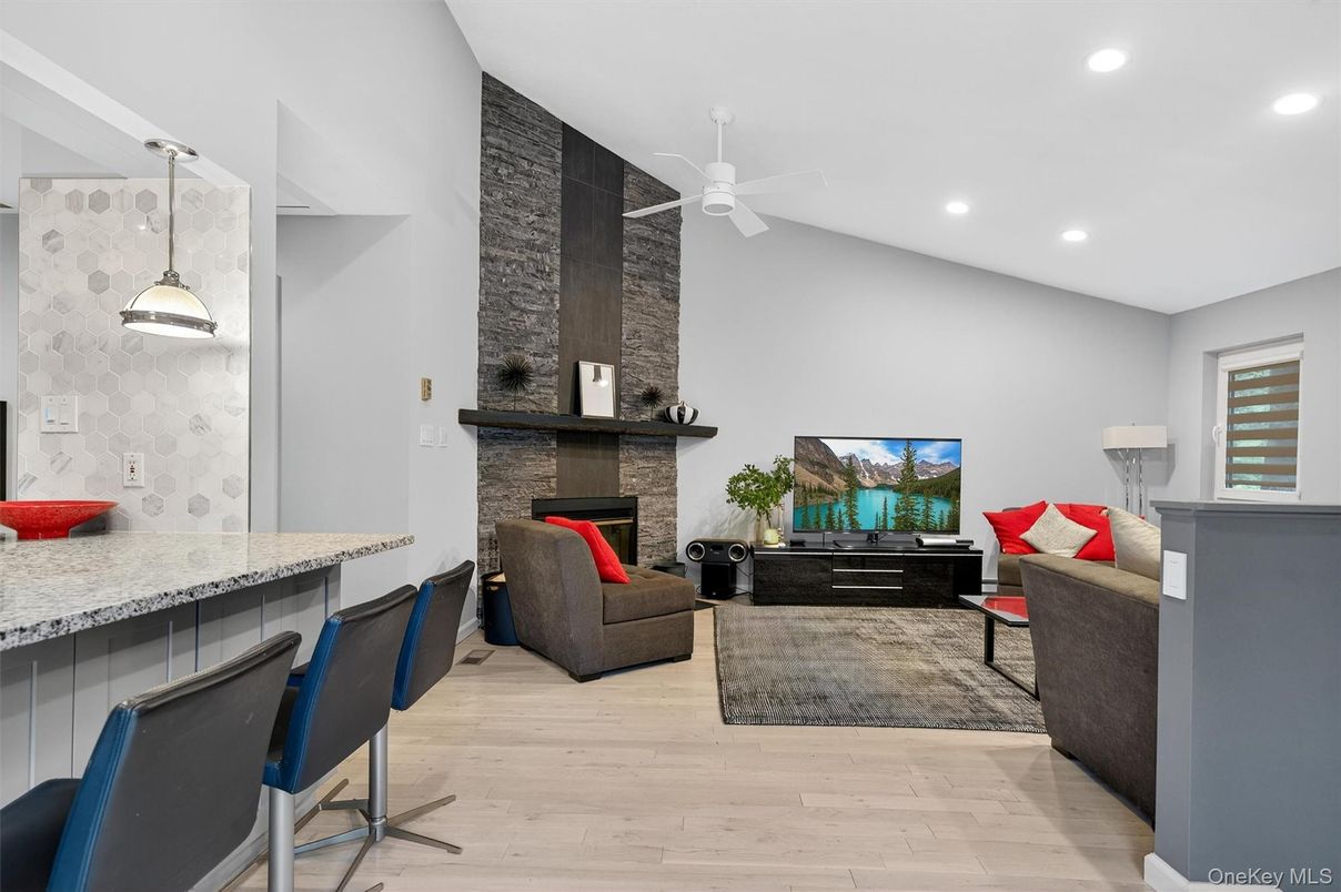 Fireplace, Interior, Living room, Pendant Lights, Recessed Lighting, Wood Texture Flooring