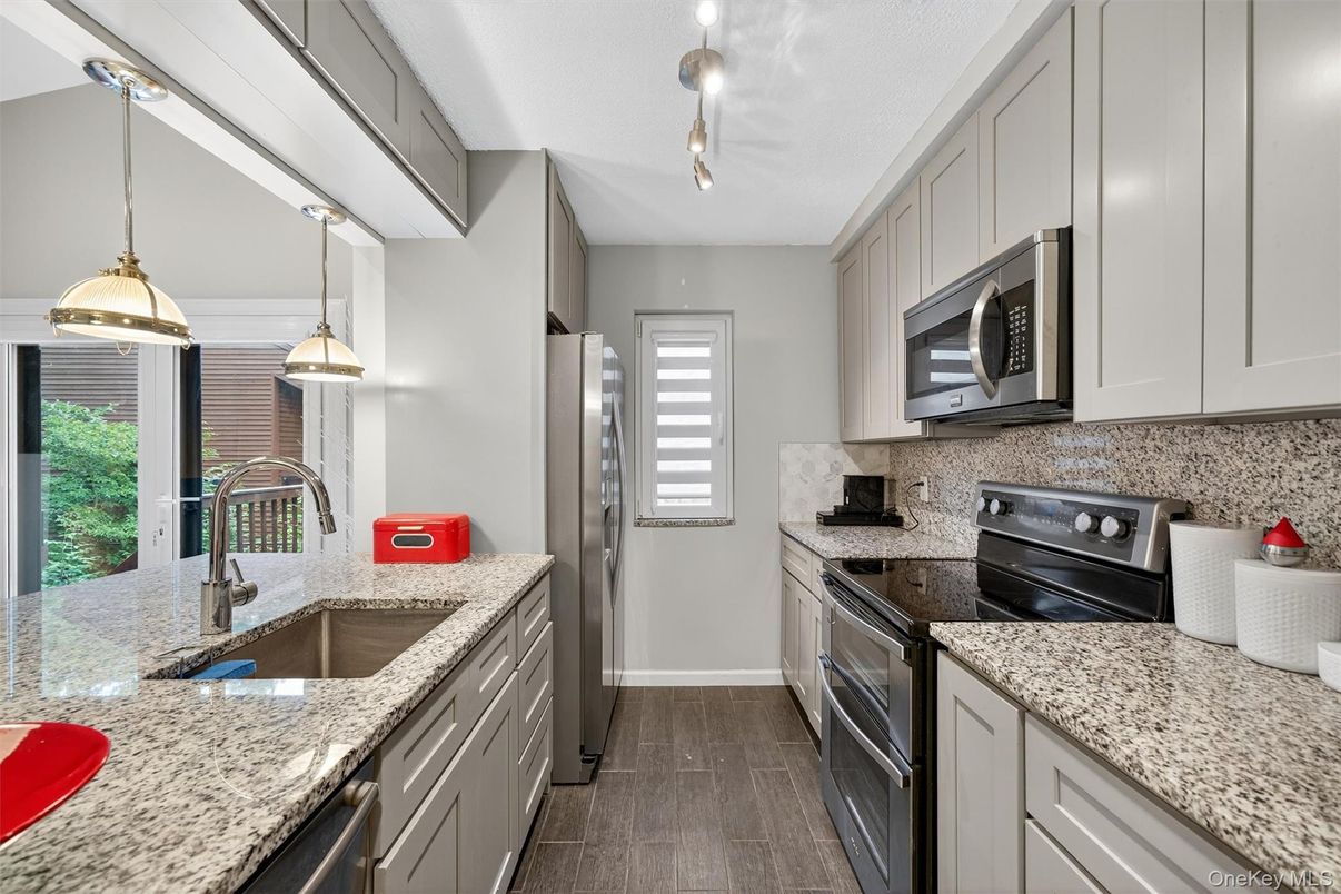 Interior, Kitchen, Pendant Lights, Wood Texture Flooring