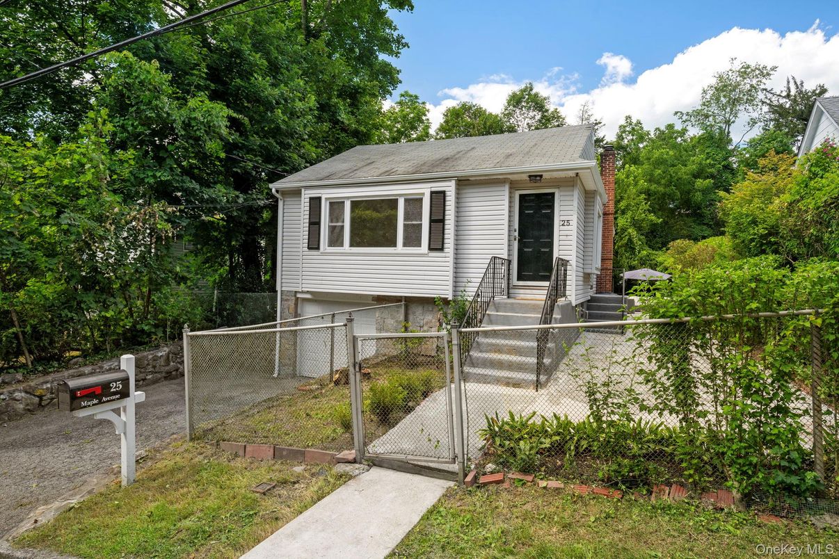Exterior, Facade, Cape Cod