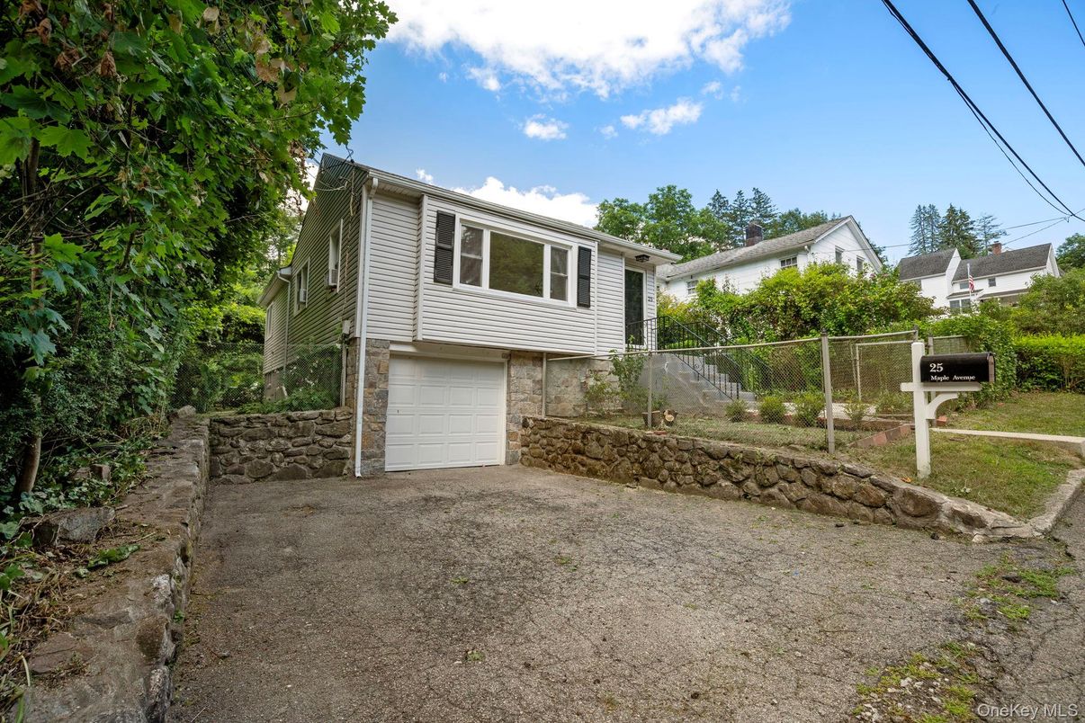 Attached, Exterior, Facade, Raised Ranch