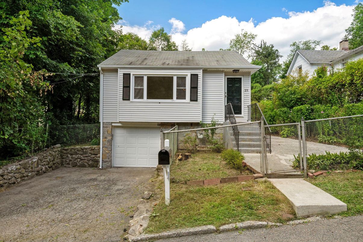 Attached, Exterior, Facade, Raised Ranch