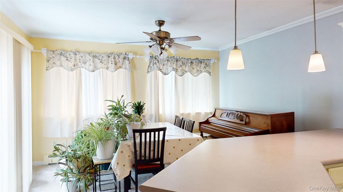 Dining room, Interior, Pendant Lights, Piano