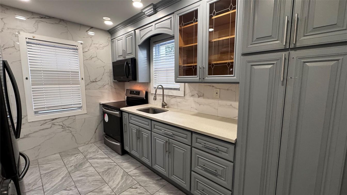 Interior, Kitchen, Marble, Marble Walls, Recessed Lighting