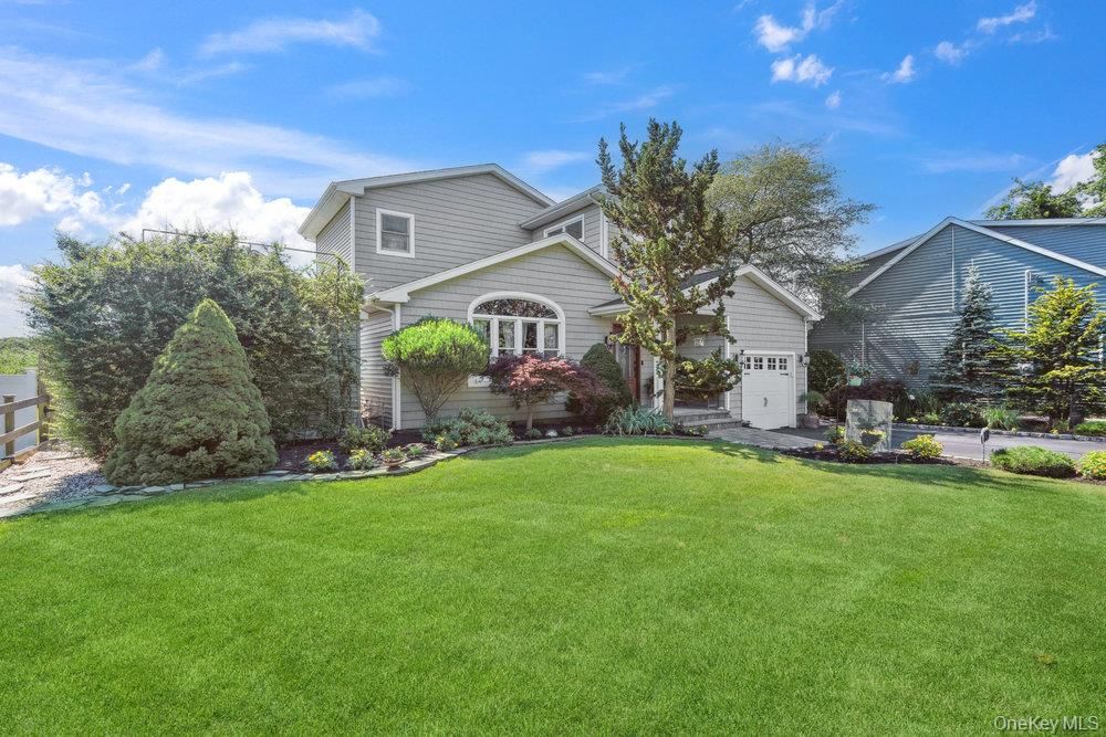Attached, Backyard, Exterior, Facade, Queen Anne Victorian
