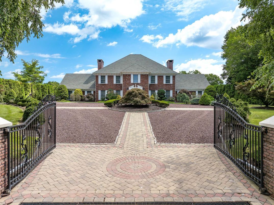 Exterior, Facade, Brick Facade, French Provincial