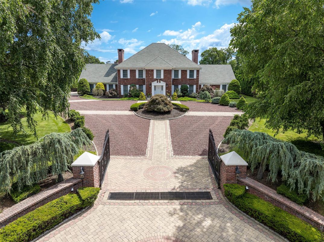 Exterior, Facade, Brick Facade, French Provincial