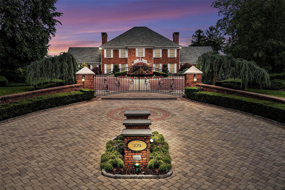 Exterior, Facade, Brick Facade, French Provincial
