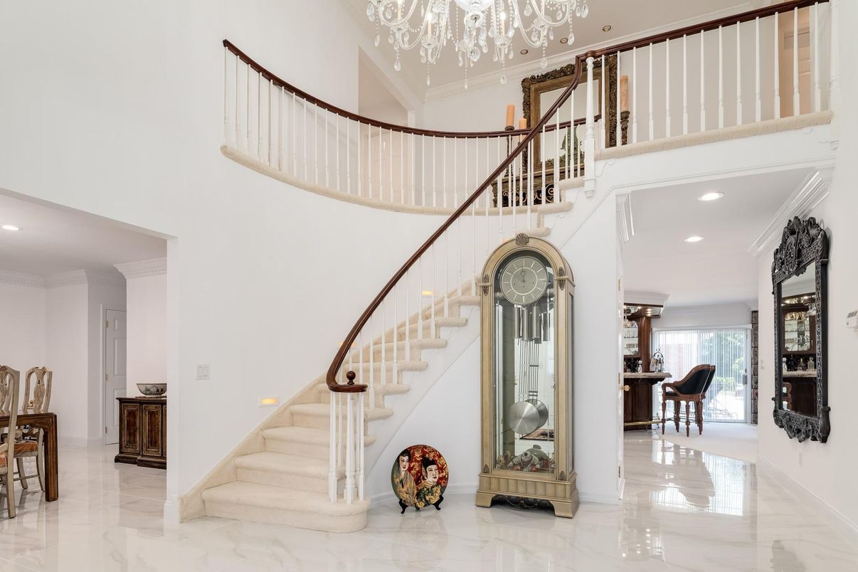 Chandelier, Interior, Marble, Piano, Recessed Lighting