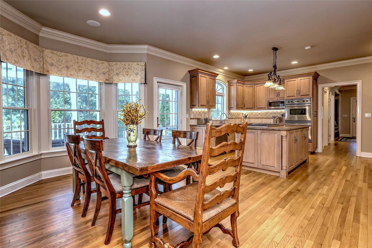 Dining room, Interior, Kitchen, Pendant Lights, Recessed Lighting, Stainless Steel Appliances, Wood Texture Flooring