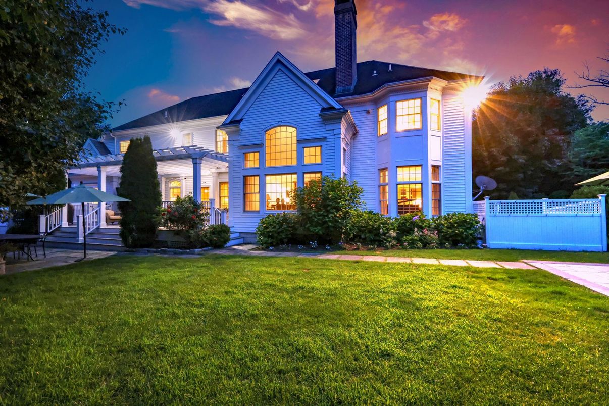 Backyard, Exterior, Facade, Queen Anne Victorian