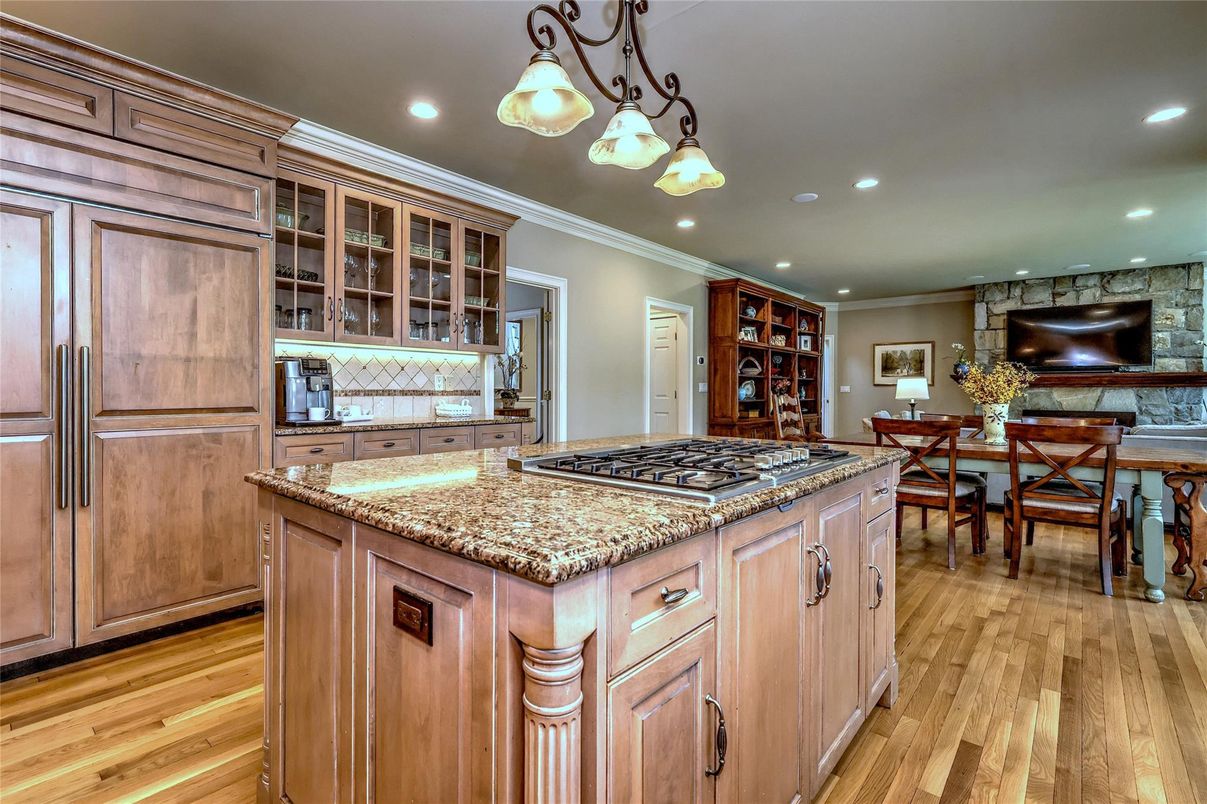 Dining room, Interior, Kitchen, Recessed Lighting, Wood Texture Flooring