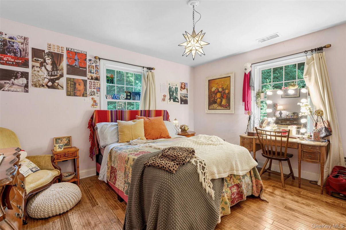Bedroom, Interior, Pendant Lights, Wood Texture Flooring