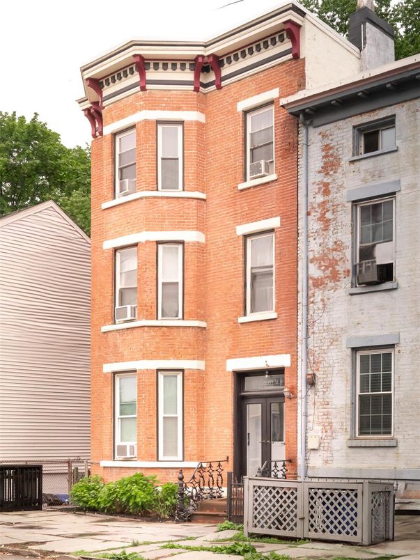 Exterior, Facade, Brick Facade, Rowhouse