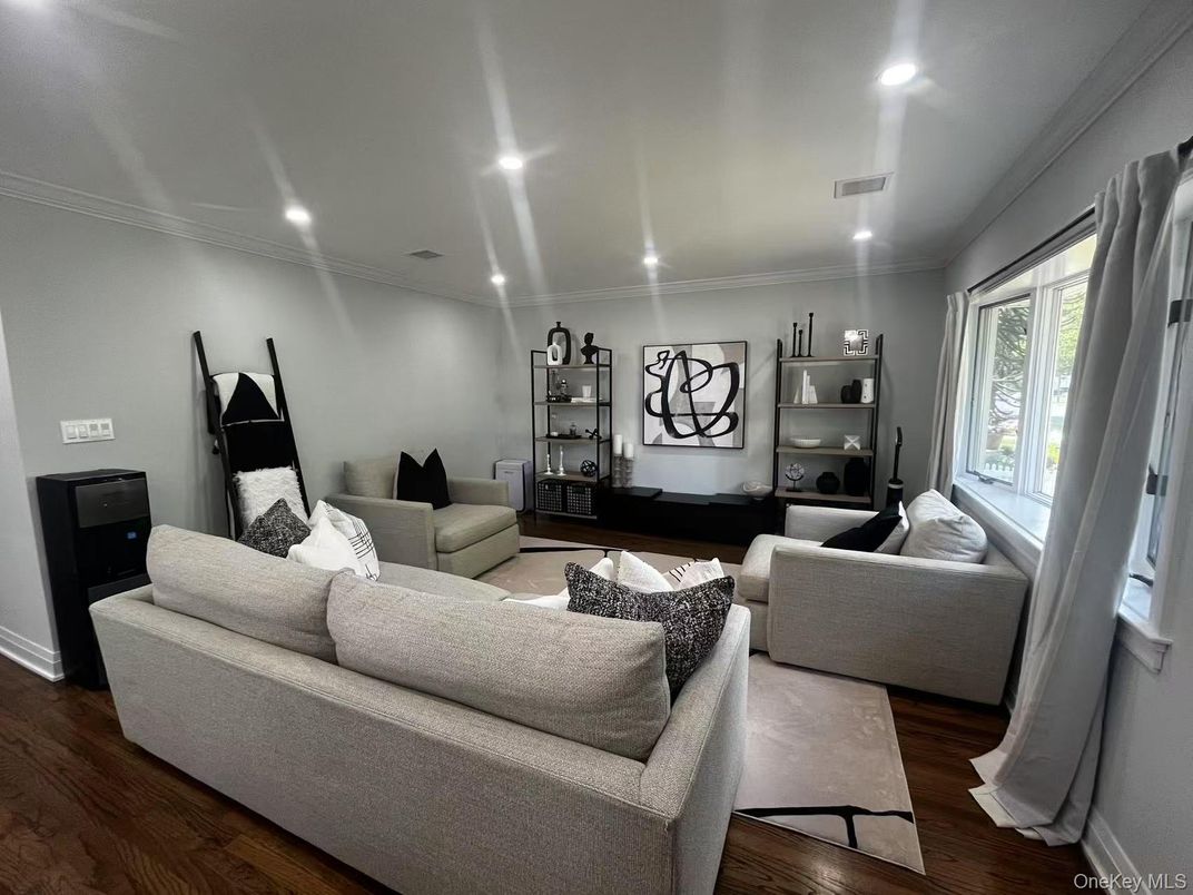 Interior, Living room, Recessed Lighting, Wood Texture Flooring