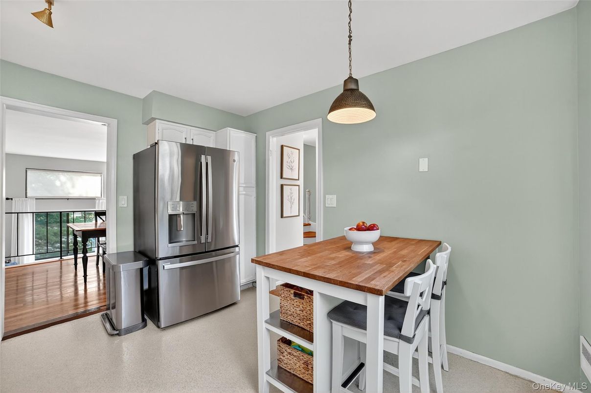 Dining room, Interior, Kitchen, Pendant Lights, Stainless Steel Appliances