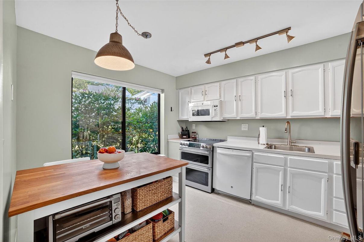 Interior, Kitchen, Pendant Lights, Stainless Steel Appliances