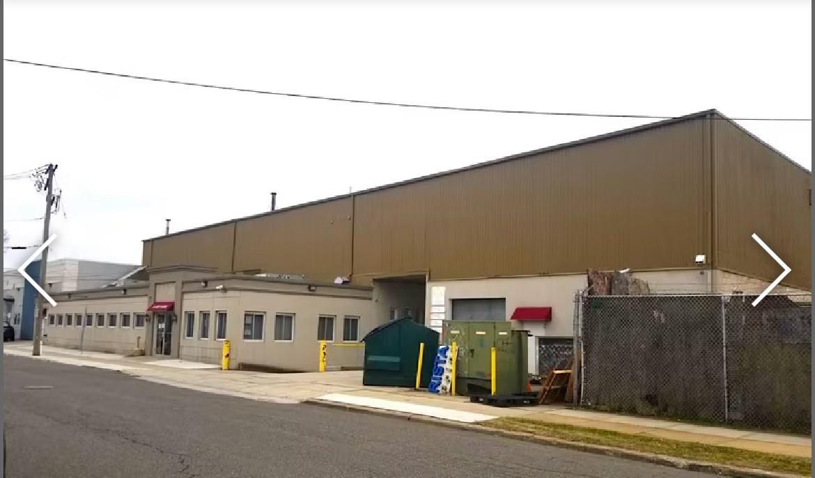 Exterior, Facade, Modern
