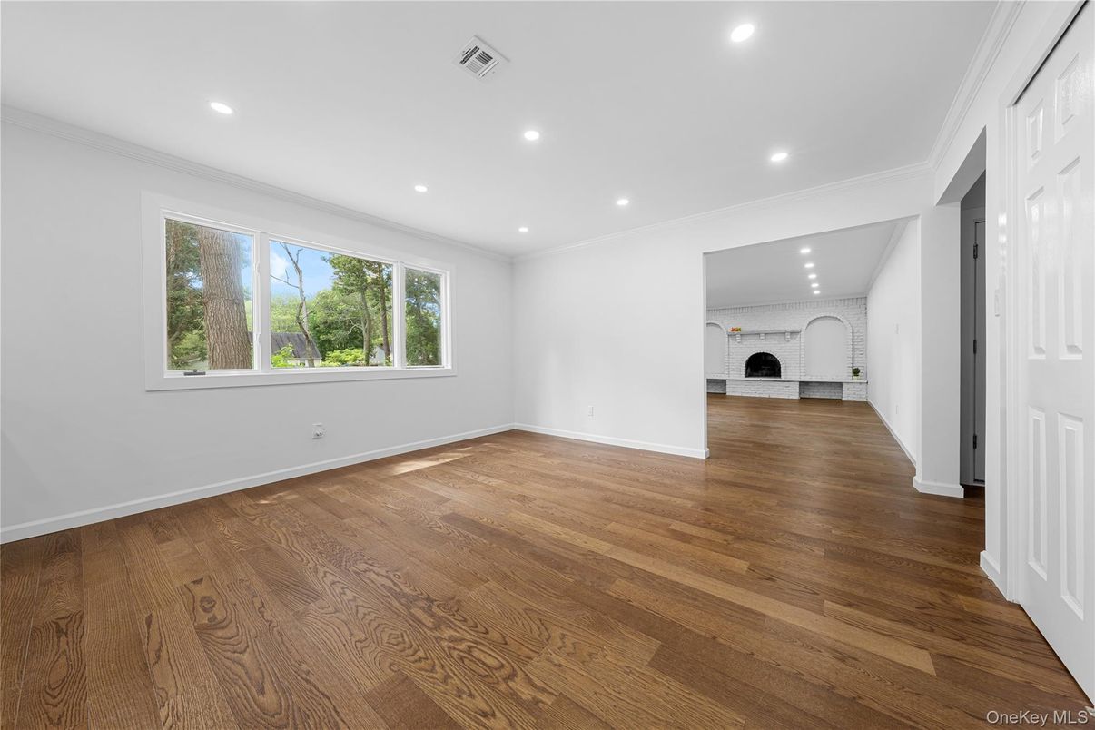 Empty room, Interior, Recessed Lighting, Wood Texture Flooring