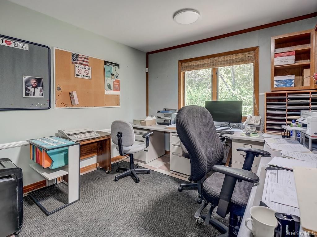 Home Office, Interior