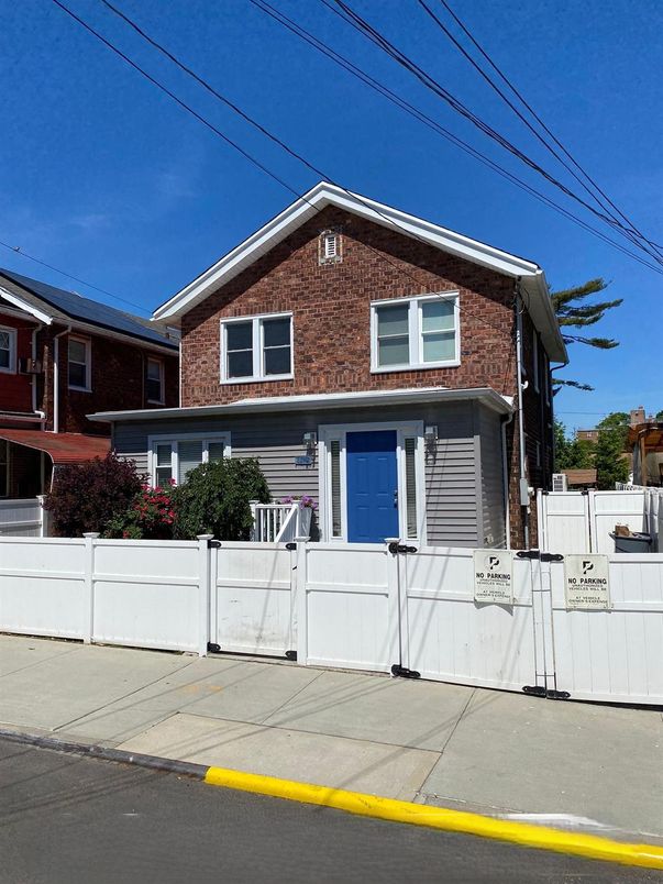 Exterior, Facade, American Craftsman